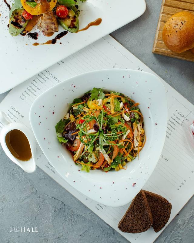 Toyuq salatı