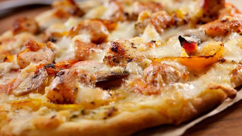 Tavuklu pizza