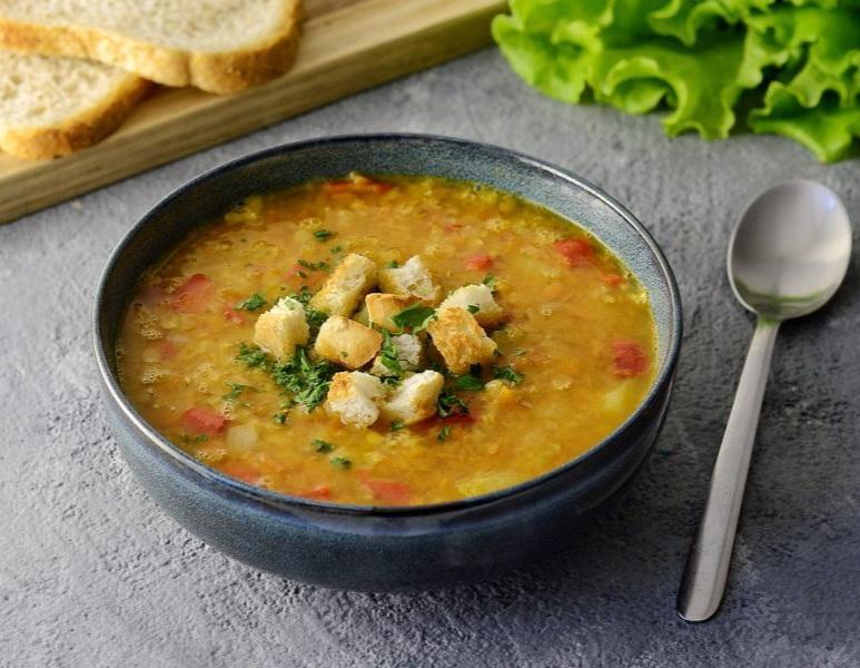 Чечевичный суп с копчёным брискетом и сыром шевр