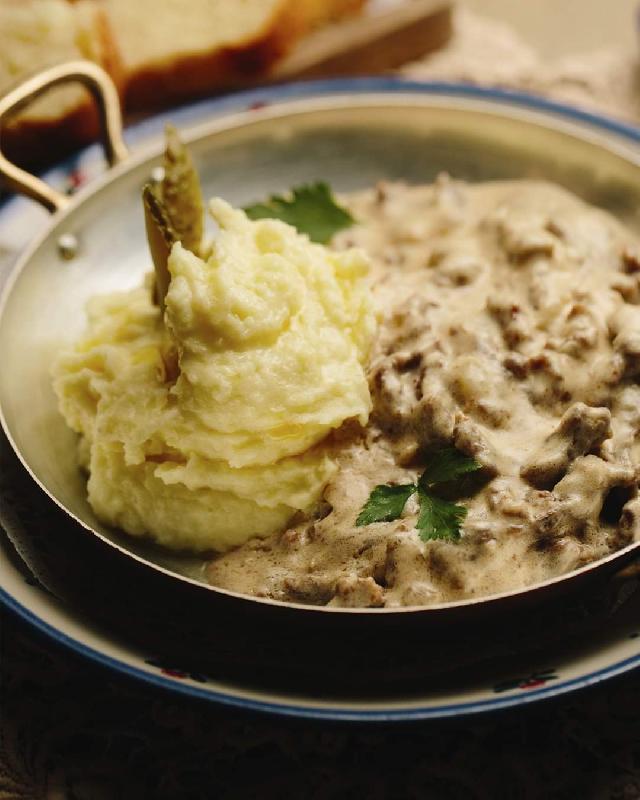 Бефстроганов с нежным картофельным пюре