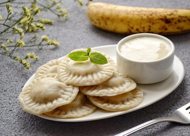 Вареники с творогом и бананом 