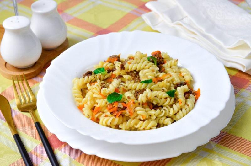 Макарошки с тушенкой из говяжьего брискета