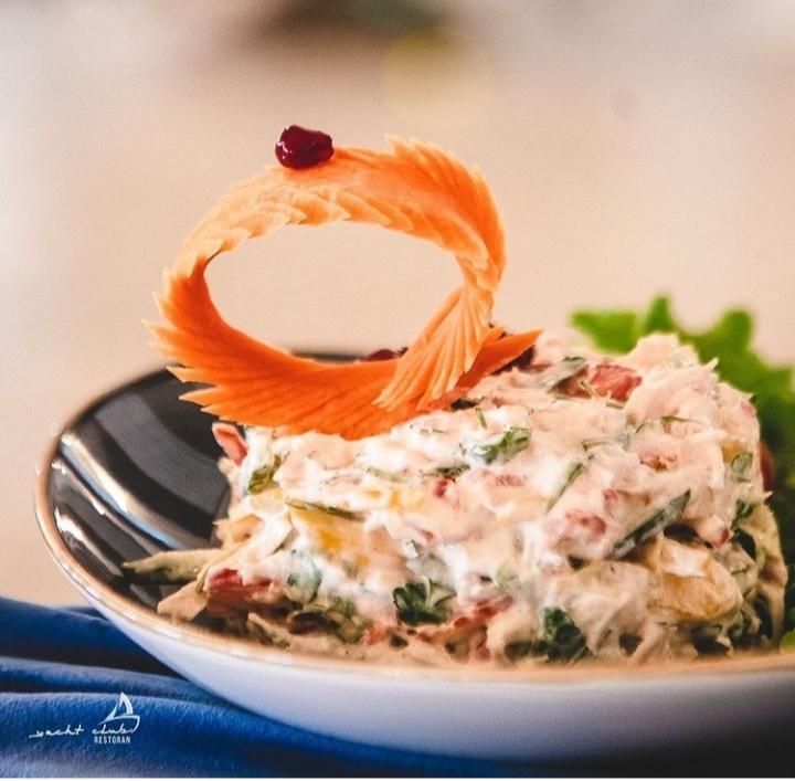 Yaxt Klub Salatı