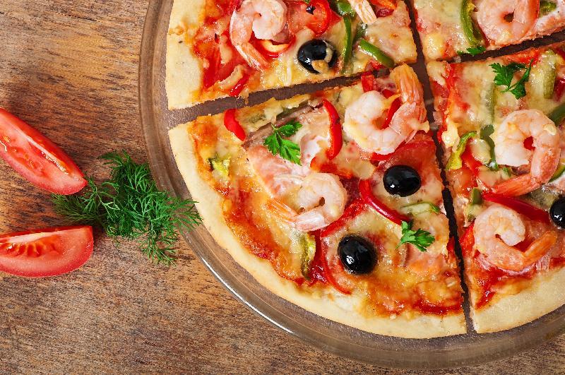 Qarışıq dəniz məhsulu pizza