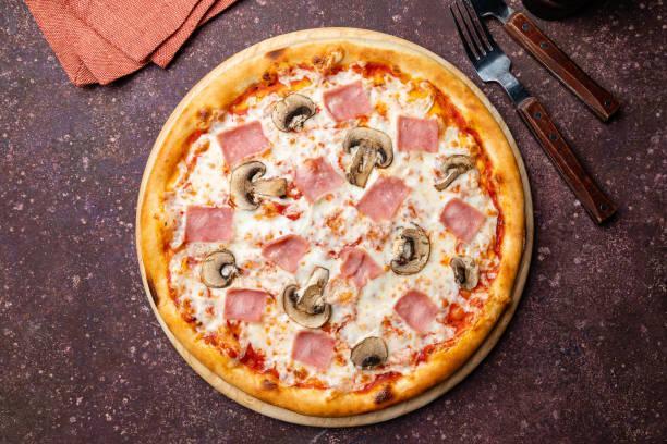 Göbələkli Pizza