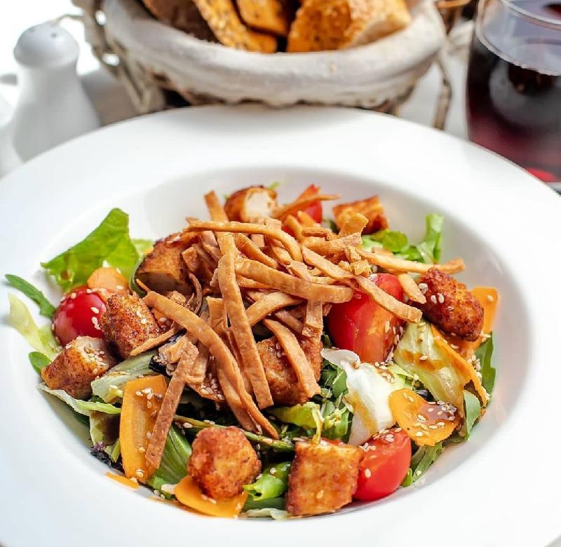 Xırçıldayan Toyuq Salatı