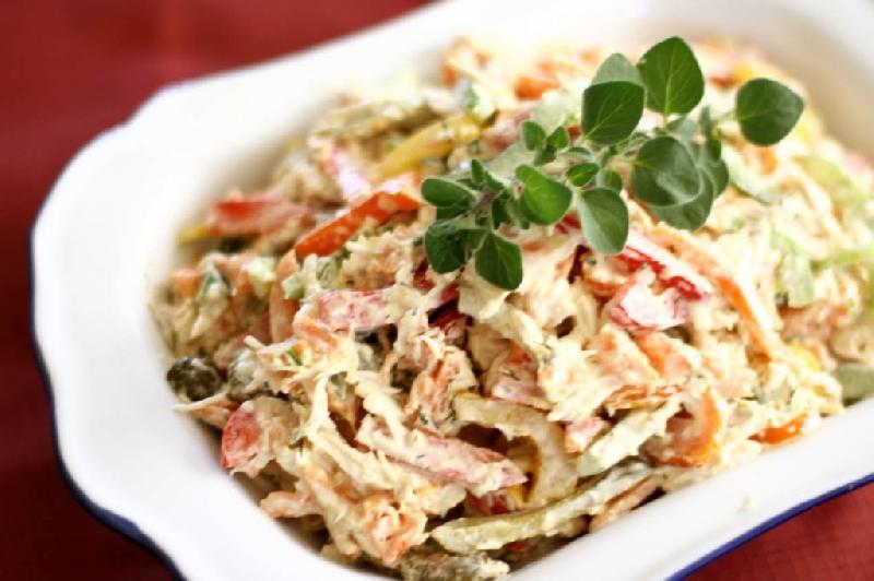 Toyuq salatı