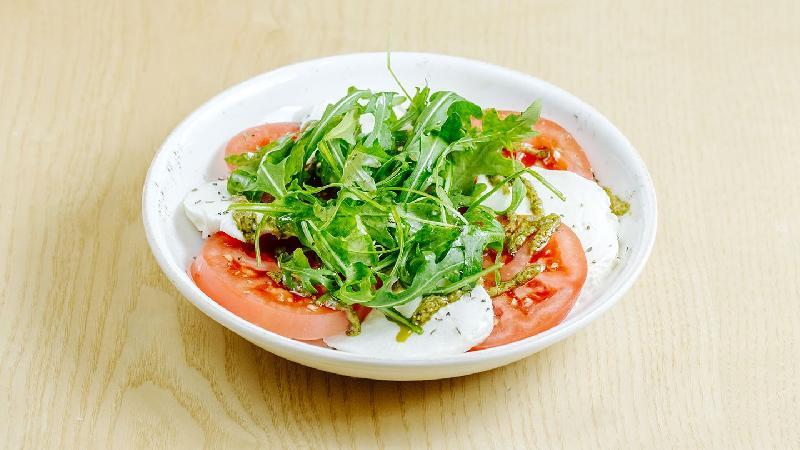 Caprese salatı