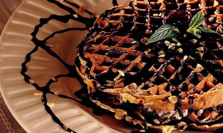 Waffle Meyvə Souslu