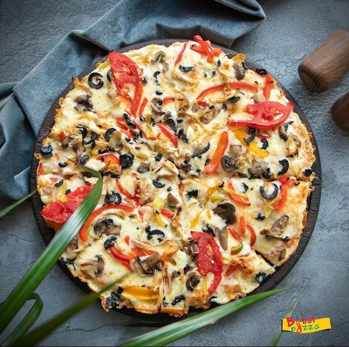 Göbələkli Pizza