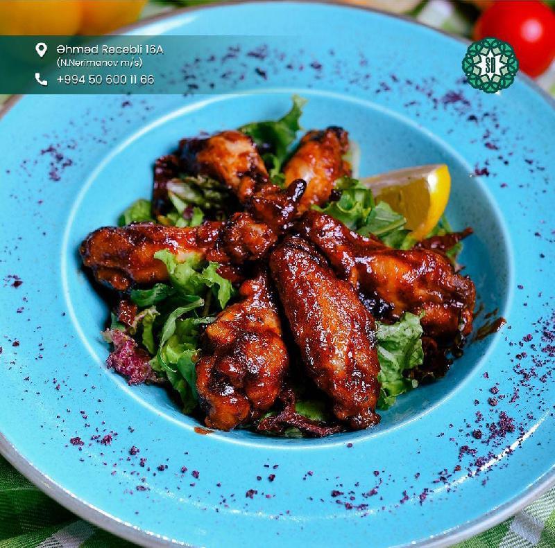 TOYUQ QANADLARI BBQ SOUSLU