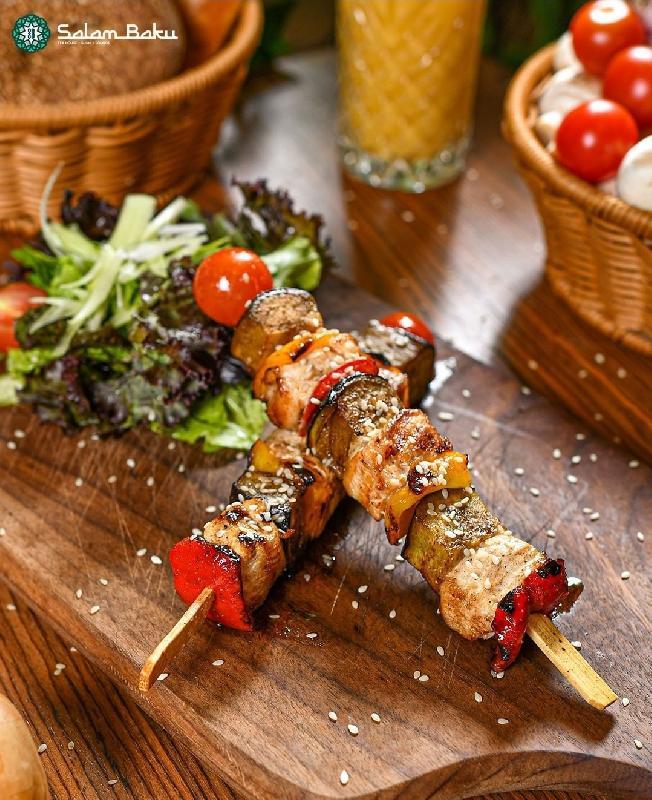 Çöp Şiş Toyuq İlə 