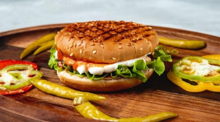 İslak Toyuqlu Burger 