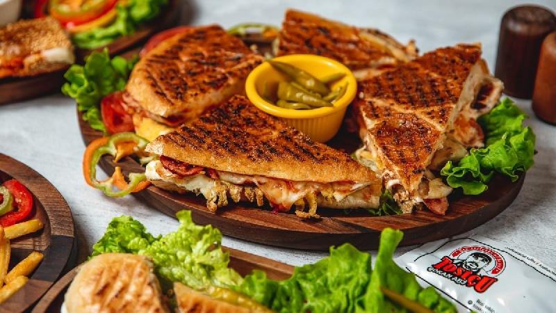 Yumurtalı Sosiskalı Kaşarlı