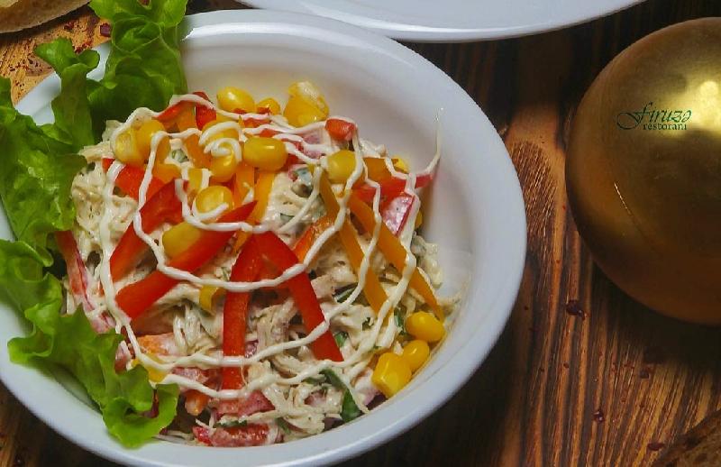 Toyuq salatı
