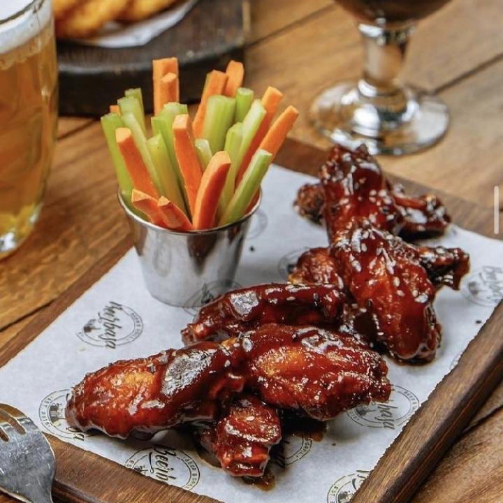 Toyuq Qanadı BBQ Sous ilə