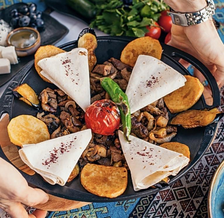 Can əti qaymaqlı küpədə
