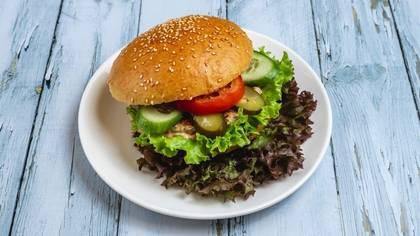 Lyuks toyuq burger