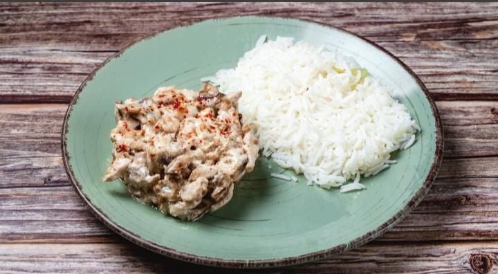Toyuq Stroganoff Qarnir İlə