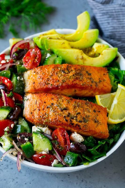 Qızardılmış qızıl balıq salatı
