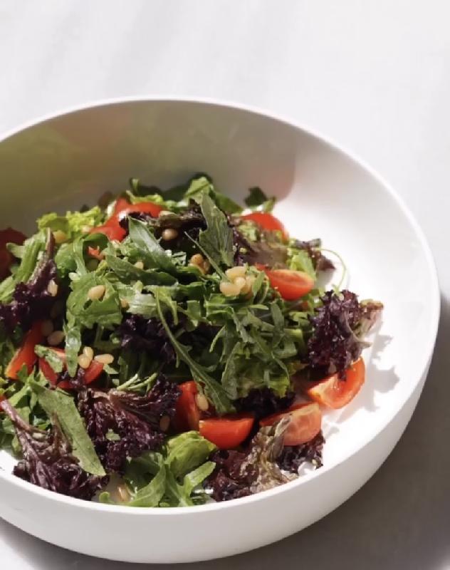Dil və rukola ilə zərif salatı