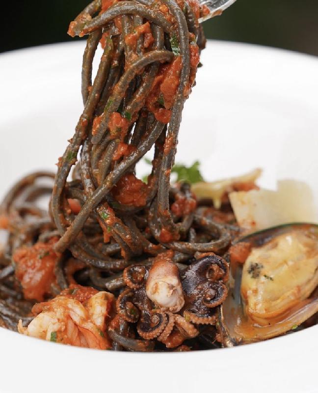 Dəniz nemətləri ilə pasta