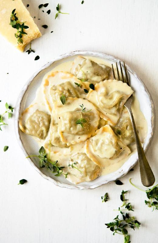 Ağ göbələkli ravioli