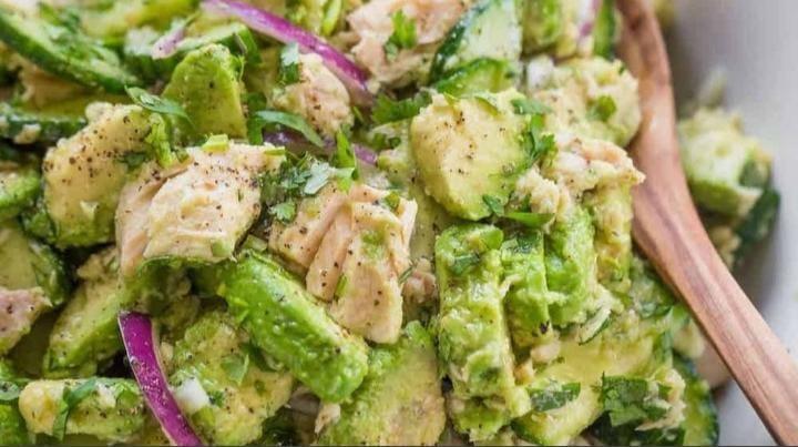 Avakado Tuna Salatı 