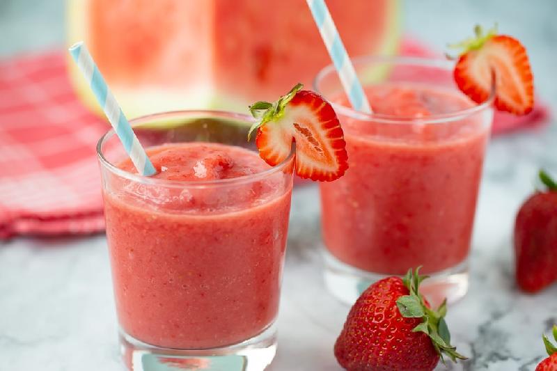 Çiyələkli Milkshake