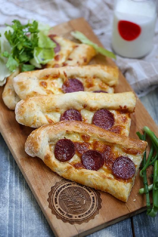 Sucuklu pide
