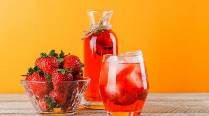 Çiyələk limonadı