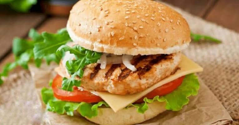Toyuq hamburger