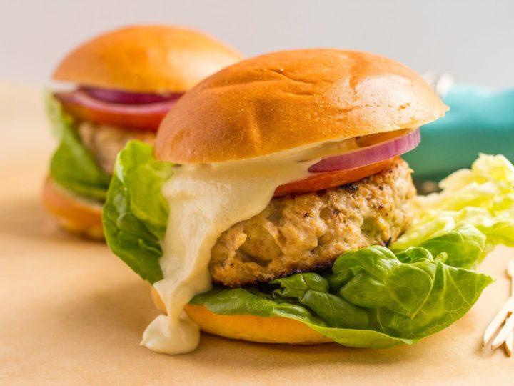 Toyuq cheeseburger