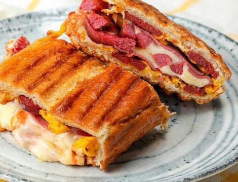 Sucuklu tost