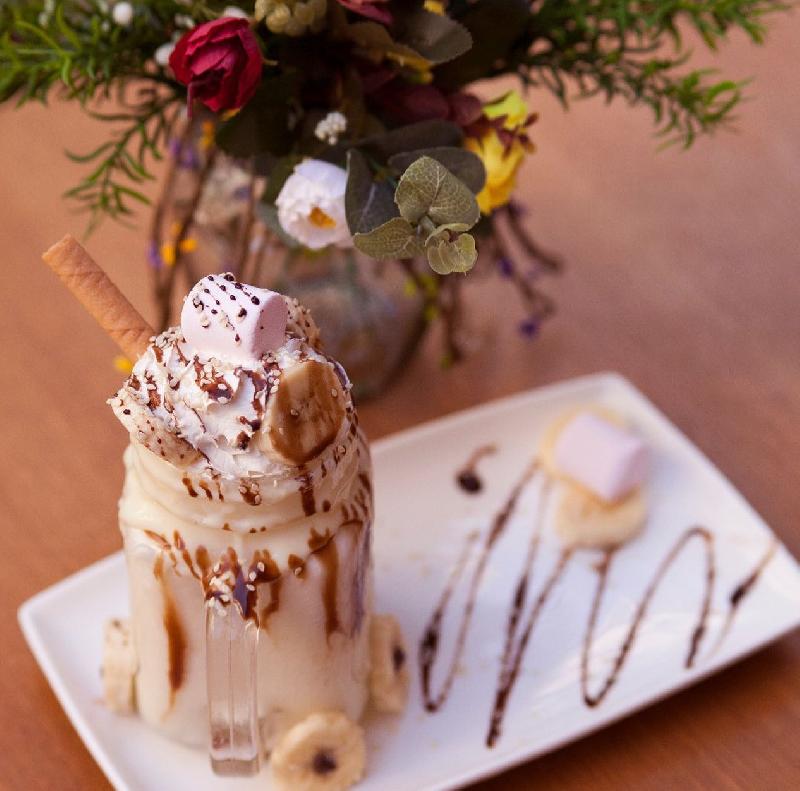 Banana milkshake