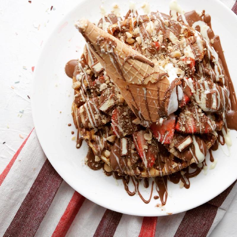Stawberty waffle