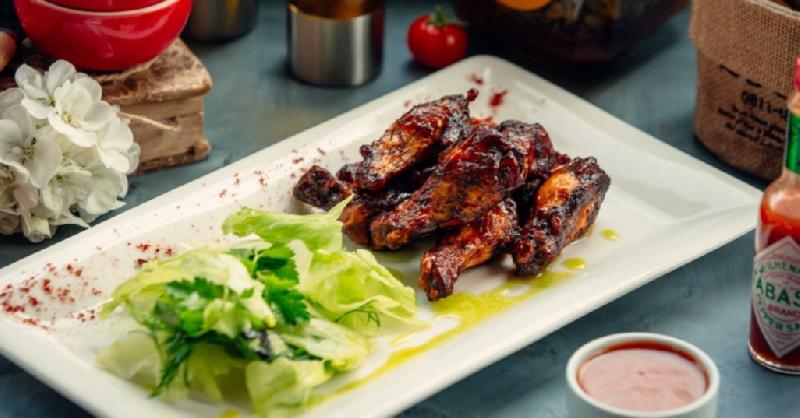 Toyuq Qanadı BBQ Sous ilə