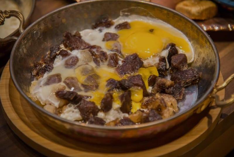 Naxçıvan qovurma yumurta ile