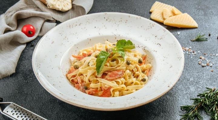 Tagliatelle Al Salmone