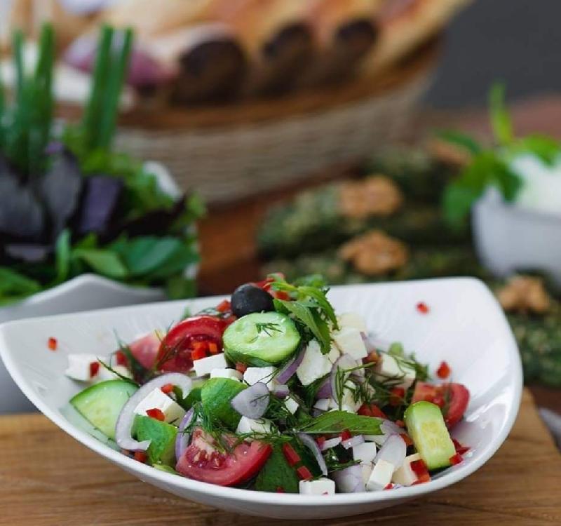 Çoban salatı pendirli