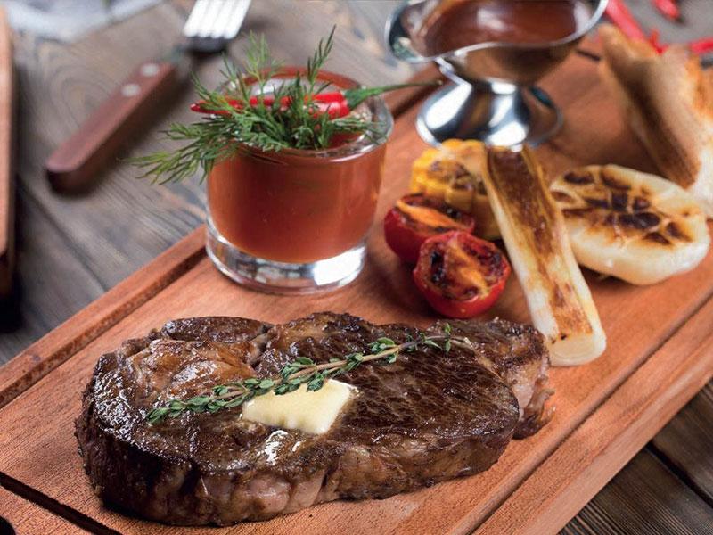 Steak tərəvaz sousunda