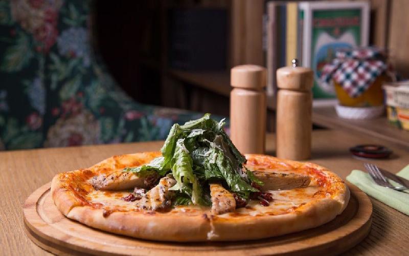 Pizza Sezar qızıl balıq 
