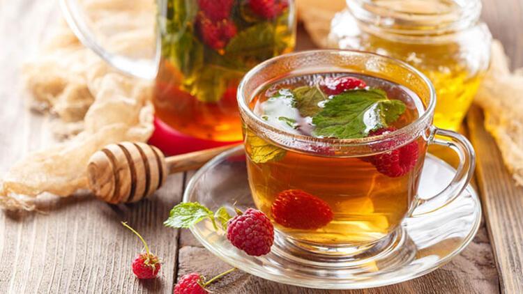 Moruq püresi, adaçayı və ballı çay