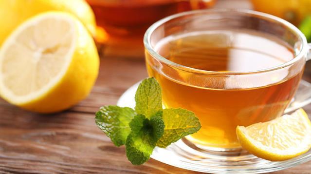 Təzə zəncəfilli ballı limonlu çay 