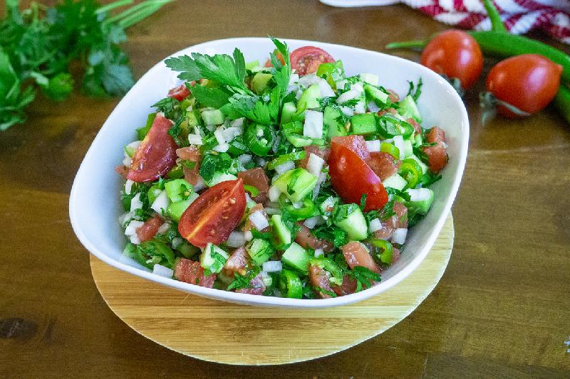 Çoban salatı pendirli