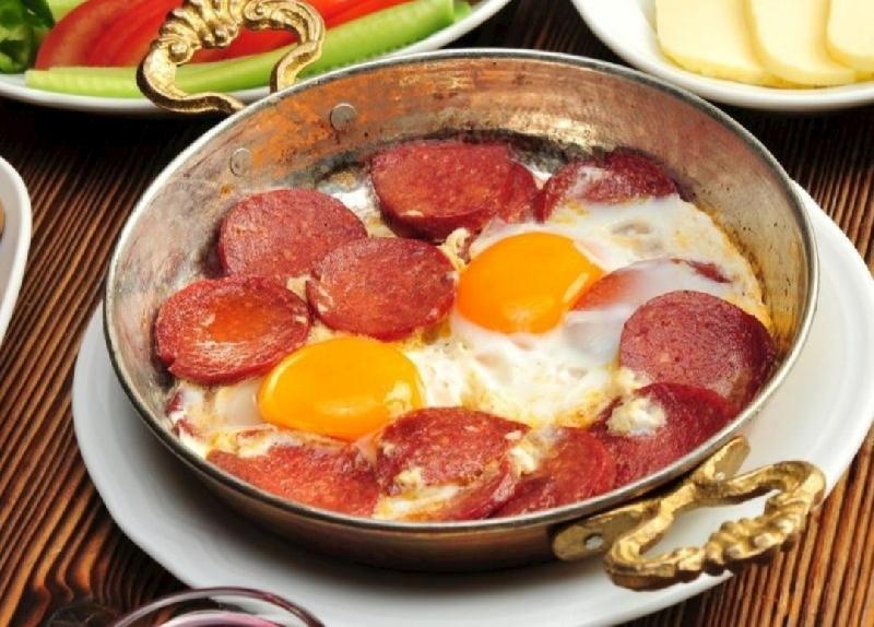 Sucuk yumurta