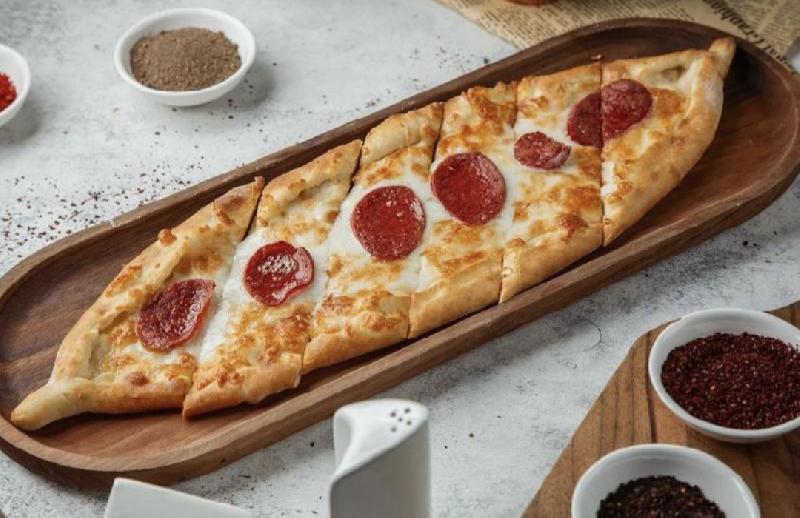 Sucuklu pide