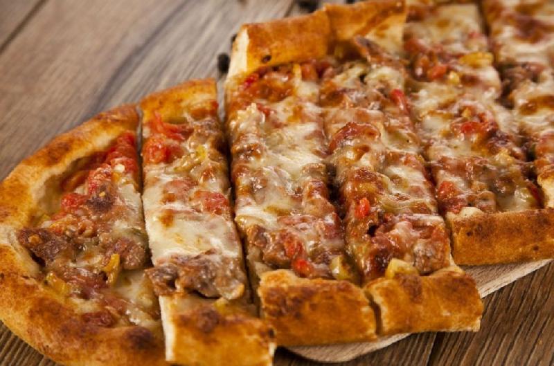 Kuşbaşı kaşarlı pide