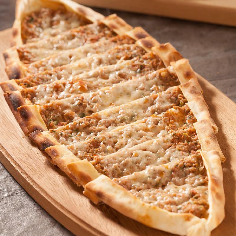Kıymalı kaşarlı pide