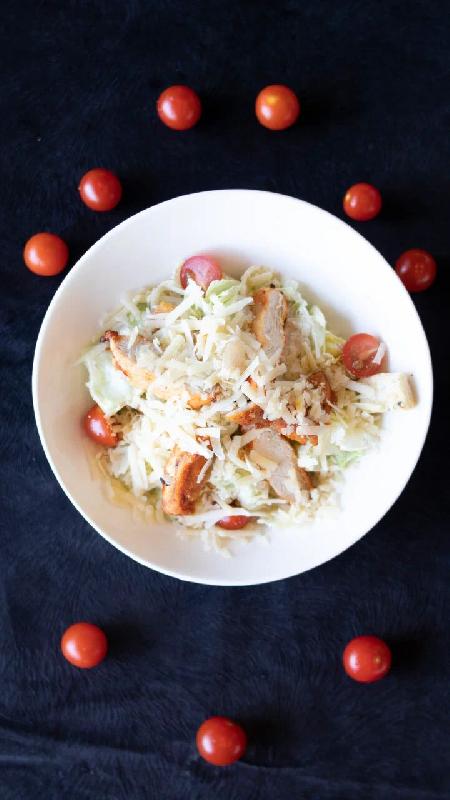 Sezar Salatı Toyuq İlə